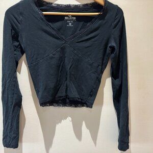 Hollister Must-Have Collection Baby Tee Black Long sleeve V-neck lace trim Small